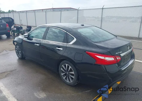 2017 Nissan Altima 2.5 Sv z USA, uszkodzony, nr VIN 1N4AL3AP7HC132911